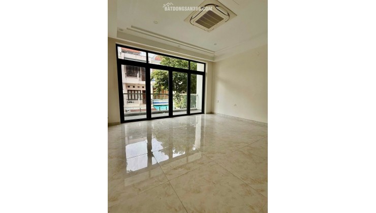 Nhà 2 Mặt Tiền Giá Rẻ Q9 -Gần Chợ-3 Tầng-Ngang 6M-Khu Nhộn Nhịp--Chỉ 7,3 Tỷ